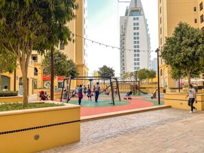 Apartment | 2 bedrooms, Internet - Modern JBR Apartment Sleeps 4 With Pool Balcony (Dubai)