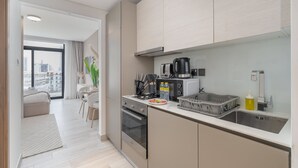 Studio | High-speed internet - Stylish Studio Sleeps 2 With Balcony (Dubai)