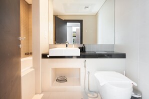 2 bedrooms, Internet - 1608 Siverene Tower A (Dubai)