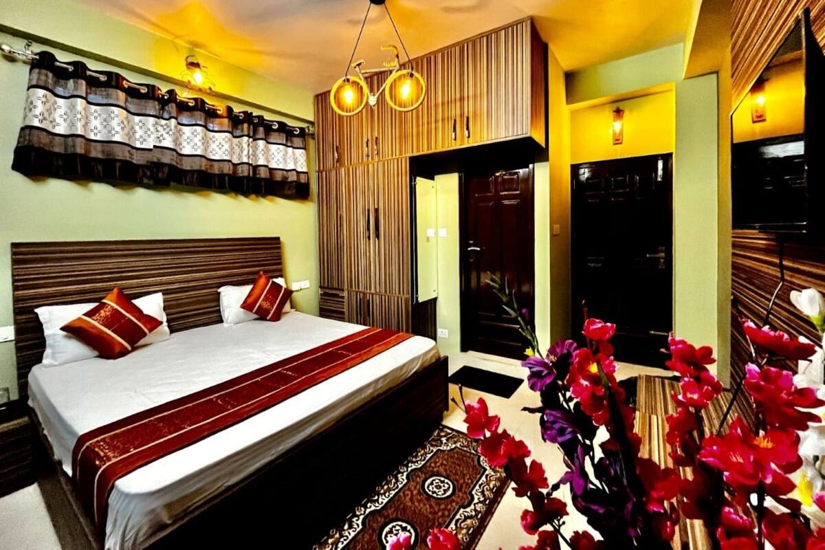 Standard Double Room, City View | Desk, free WiFi, bed sheets