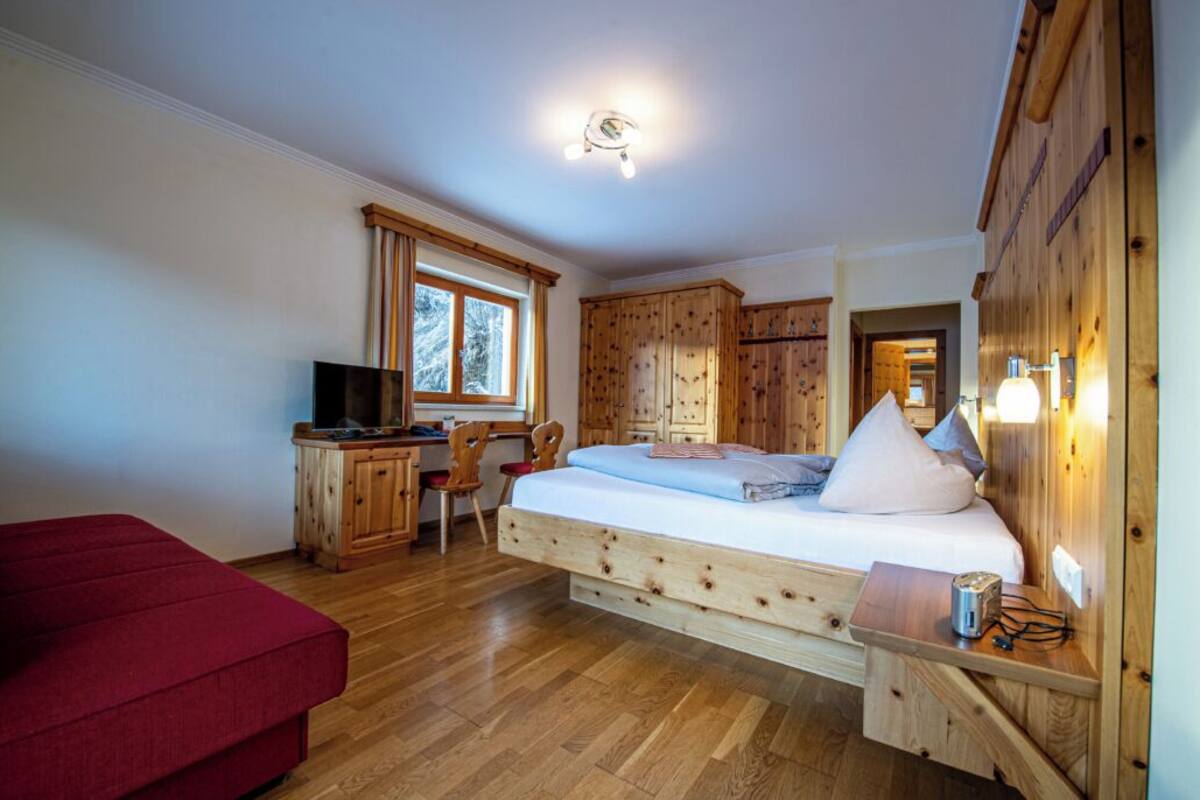 Comfort Room | Desk, free WiFi, bed sheets