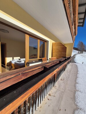 Standard dubbelrum - balkong - utsikt mot bergen | Terrass/Patio