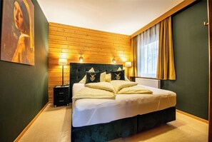 Standard Room, Mountainside | Desk, free WiFi, bed sheets