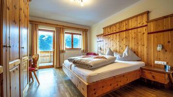 Chambre Deluxe Double ou avec lits jumeaux, 1 chambre, vue montagne