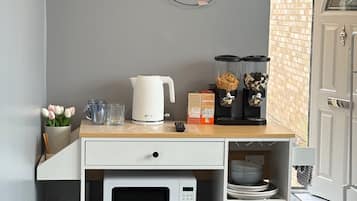 Superior Studio, Kitchenette, Garden View | Private kitchenette