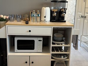 Superior Studio, Kitchenette, Garden View | Living area