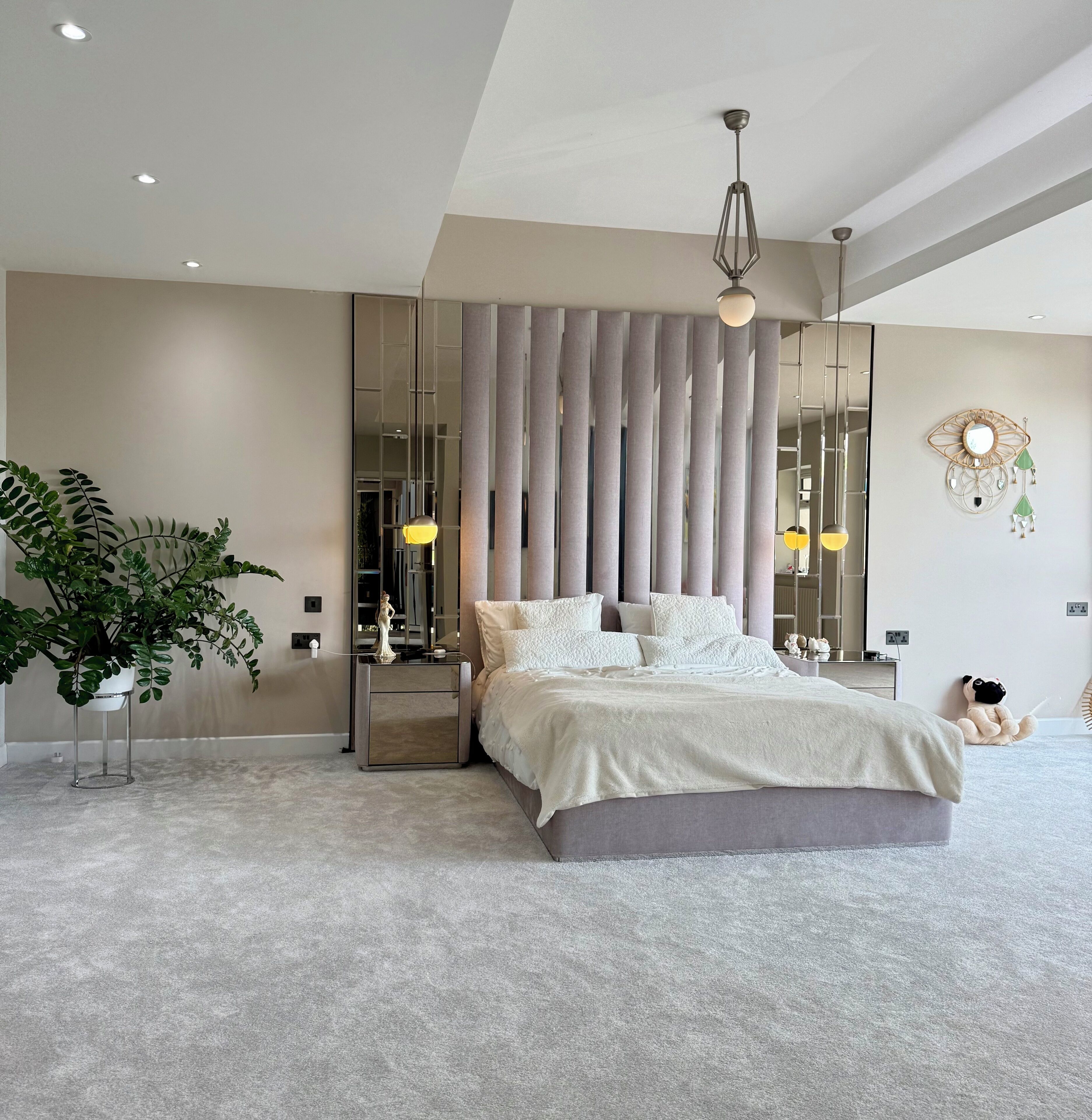 5 bedrooms, desk, iron/ironing board, WiFi