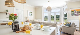 Bron Menai - sleeps 15 guests in 8 bedrooms