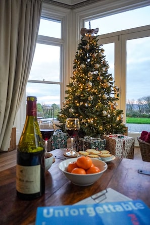 Dining - Large Manor House - Families - Groups & Retreats (Newborough)