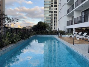 Outdoor pool, open 8:00 AM to 10:00 PM, pool umbrellas, sun loungers - Bourbon Smart Style (São Paulo)