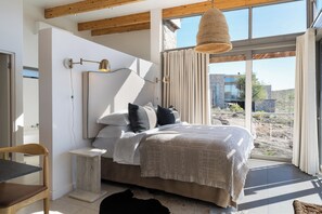 Executive Chalet, Balcony, Mountain View | Bathroom | Separate tub and shower, free toiletries, towels