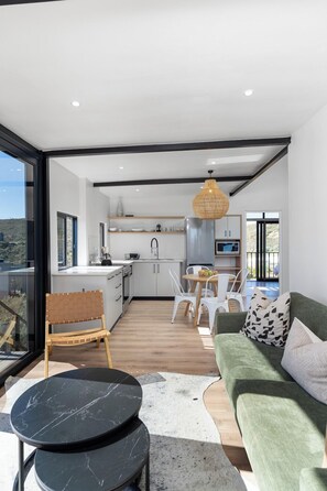 Cabin phong cách cổ điển, ban công, quang cảnh núi | Bếp riêng | Tủ lạnh nhỏ 