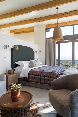 Espacio para trabajar con laptop, wifi gratis y ropa de cama 