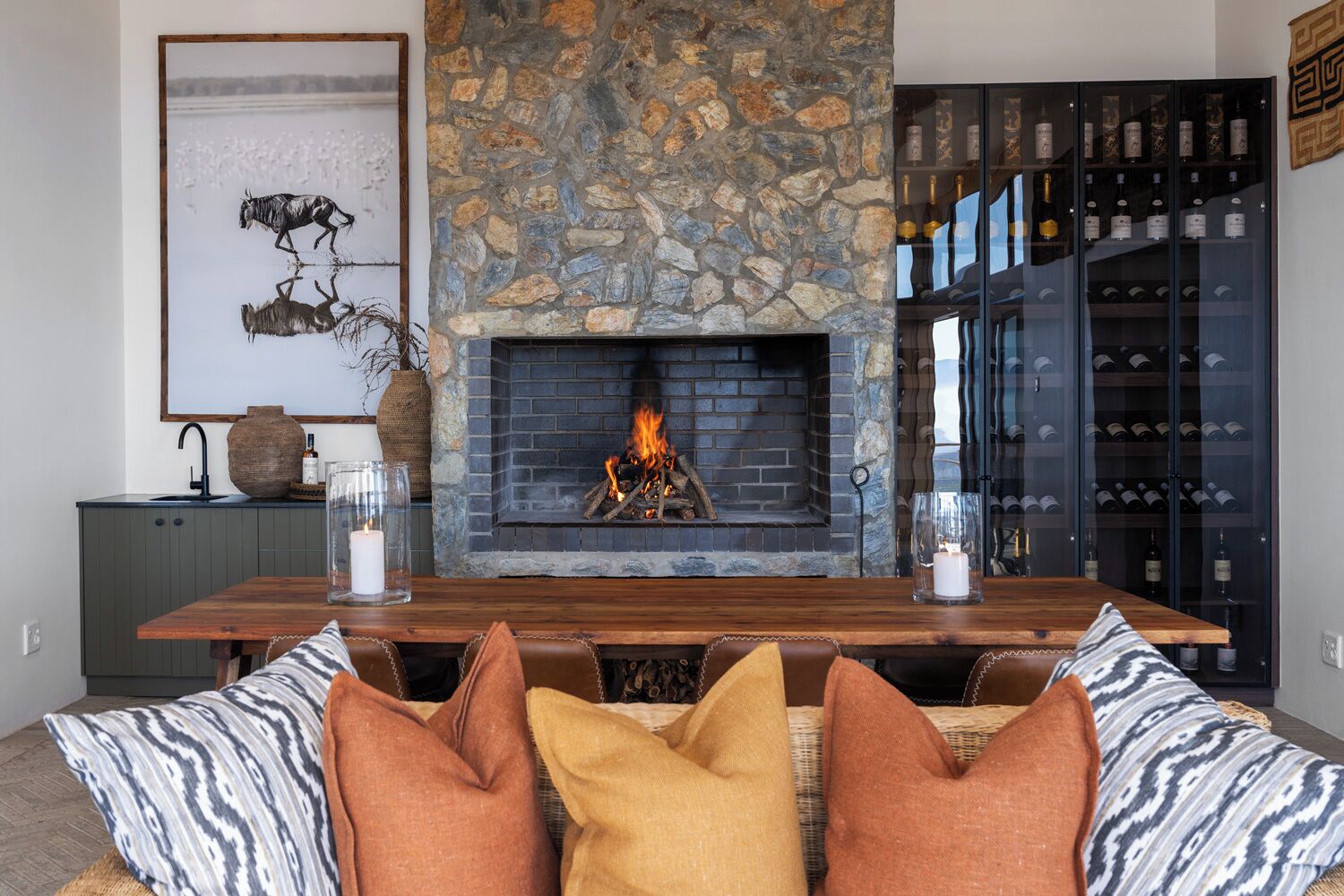 Laptop workspace, free WiFi, bed sheets