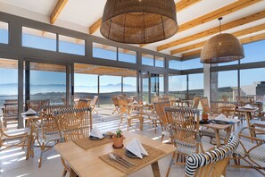 Espace de travail pour ordinateur portable, Wi-Fi gratuit, draps fournis