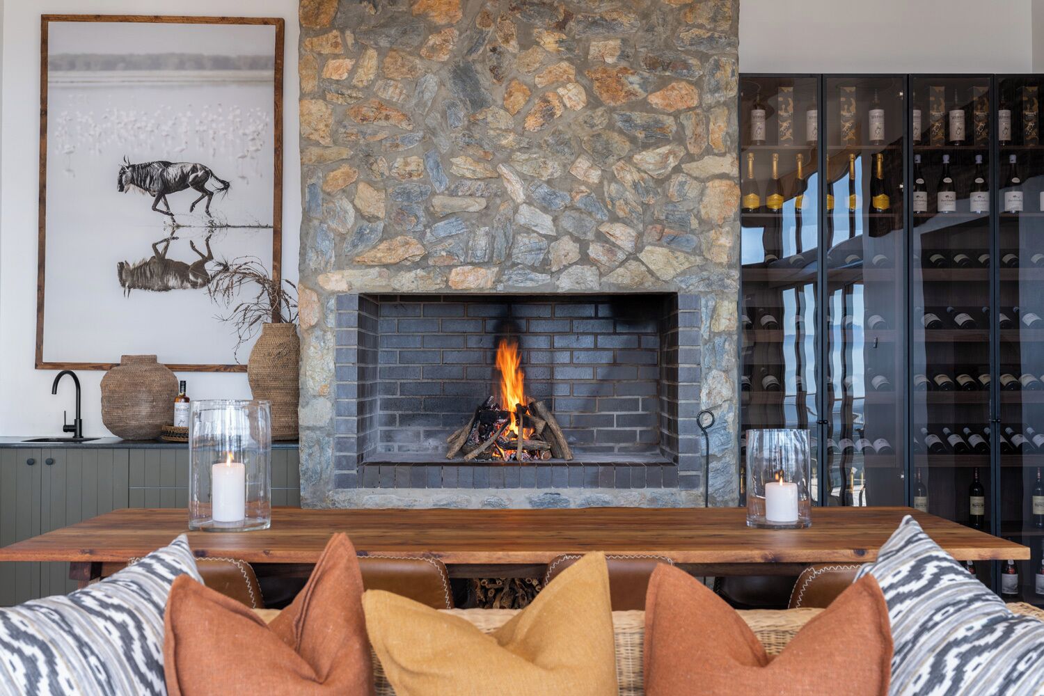 Laptop workspace, free WiFi, bed sheets