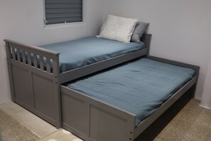 4 bedrooms, iron/ironing board, WiFi, bed sheets