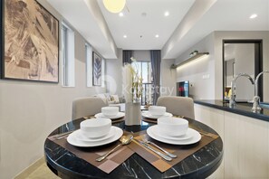 Apartment, 2 Bedrooms, City View | Dining room