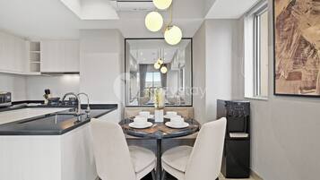 Leilighet, 2 soverom, byutsikt | Spisestue