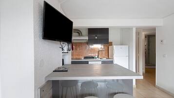 Geladeira, fogão, cooktop, lava-louças