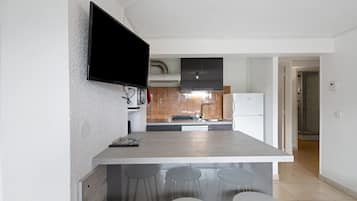 Kylskåp, ugn, spishäll och diskmaskin