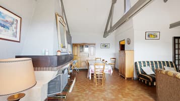 Een televisie en een dvd-speler