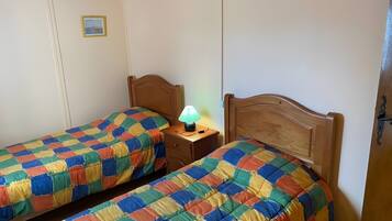 3 bedrooms, iron/ironing board