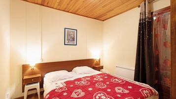 3 bedrooms, iron/ironing board