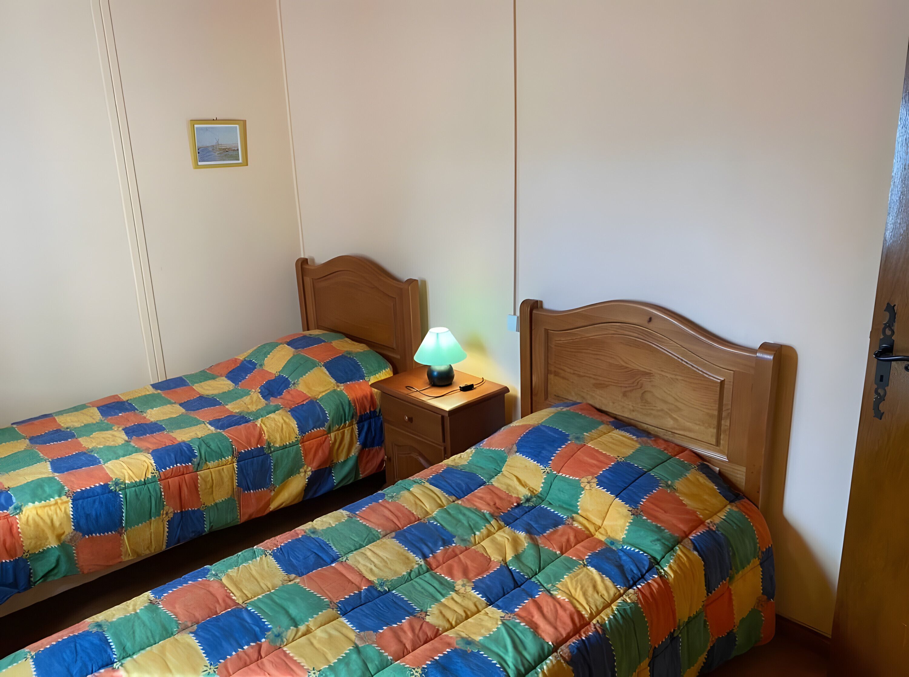 3 chambres, fer et planche à repasser