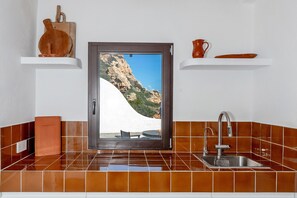 Interior - Apartment 'Unique Seafront Property' with Sea View, Wi-Fi and Air Conditioning (Cala Morell)
