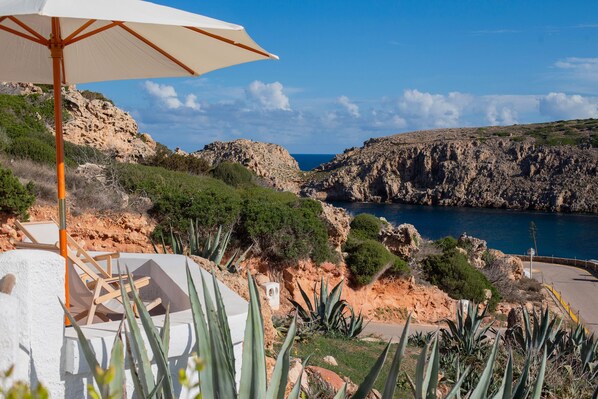 Property grounds - Apartment 'Unique Seafront Property' with Sea View, Wi-Fi and Air Conditioning (Cala Morell)