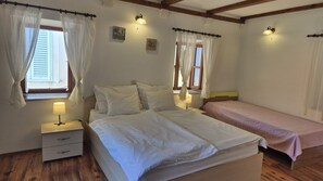 2 bedrooms, iron/ironing board, free WiFi, bed sheets