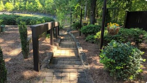 Wooded Oasis: Safe & Secluded 2BR, Full Bath Retreat