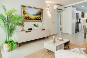 Smart TV, video library, stereo