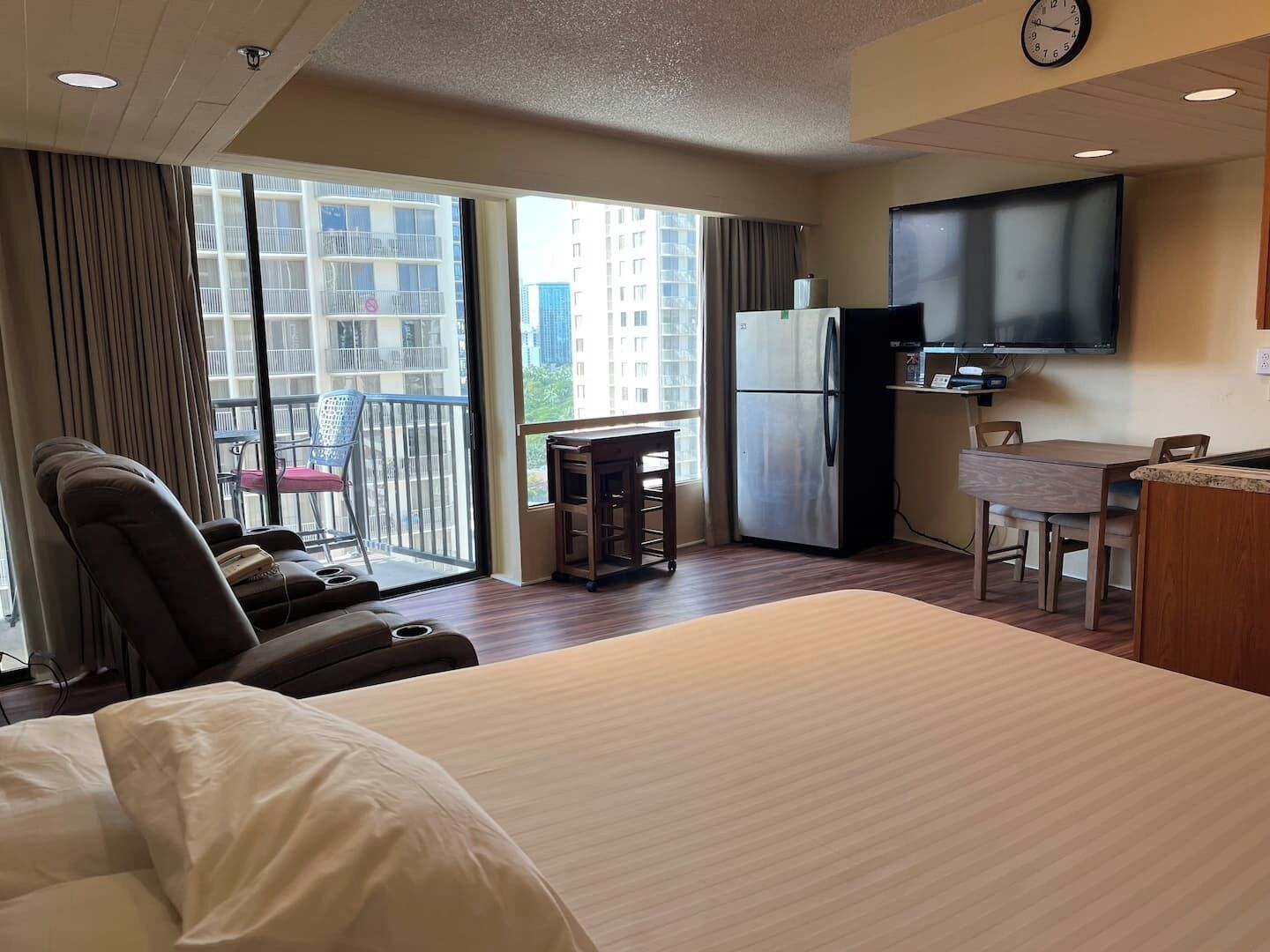 Iron/ironing board, free WiFi, bed sheets