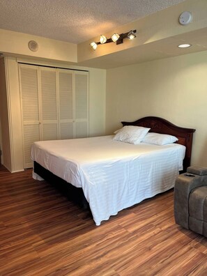 Iron/ironing board, free WiFi, bed sheets