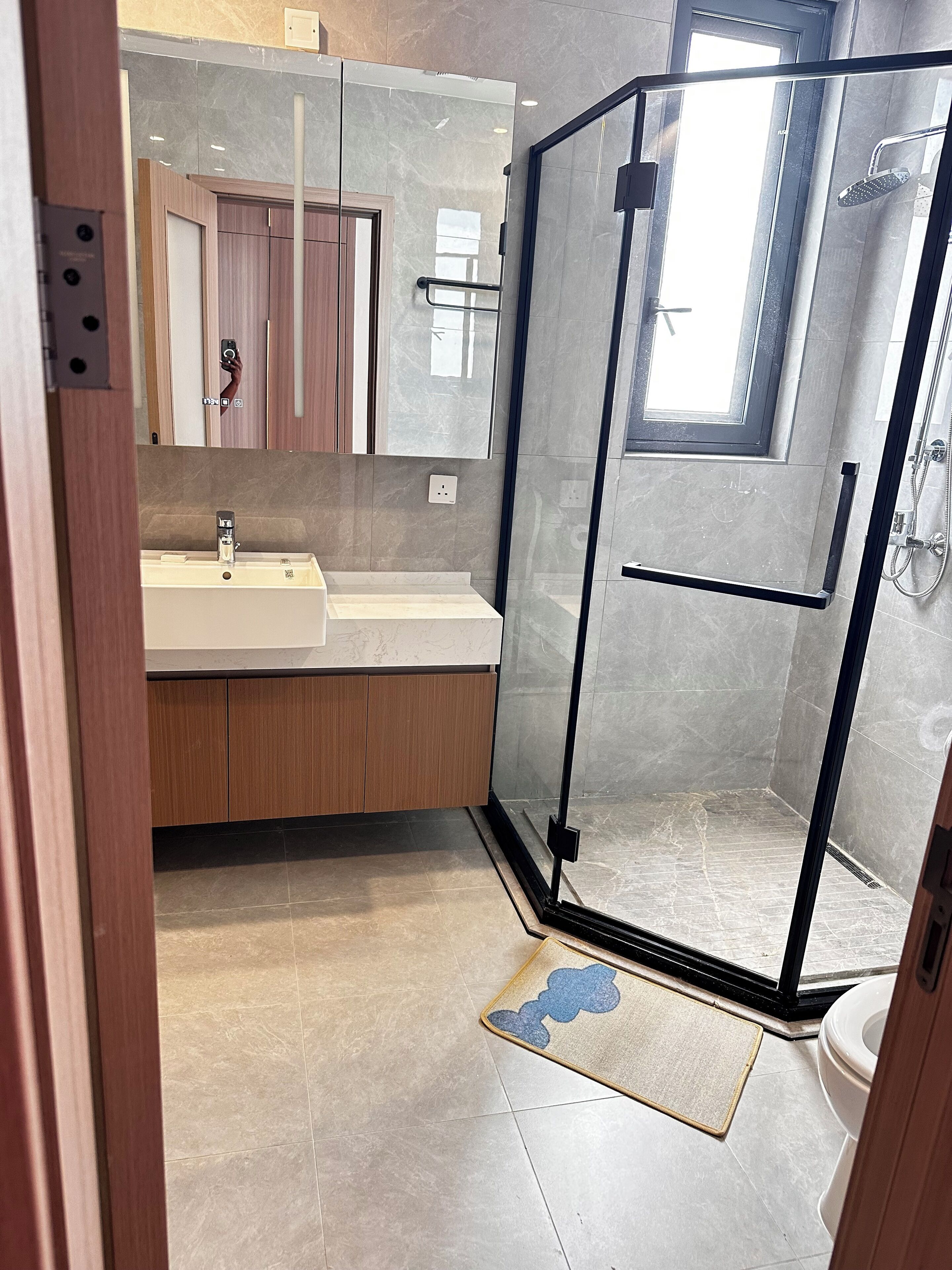 Dusche, Handtücher, Seife, Toilettenpapier