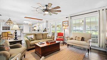 Smart TV, table tennis