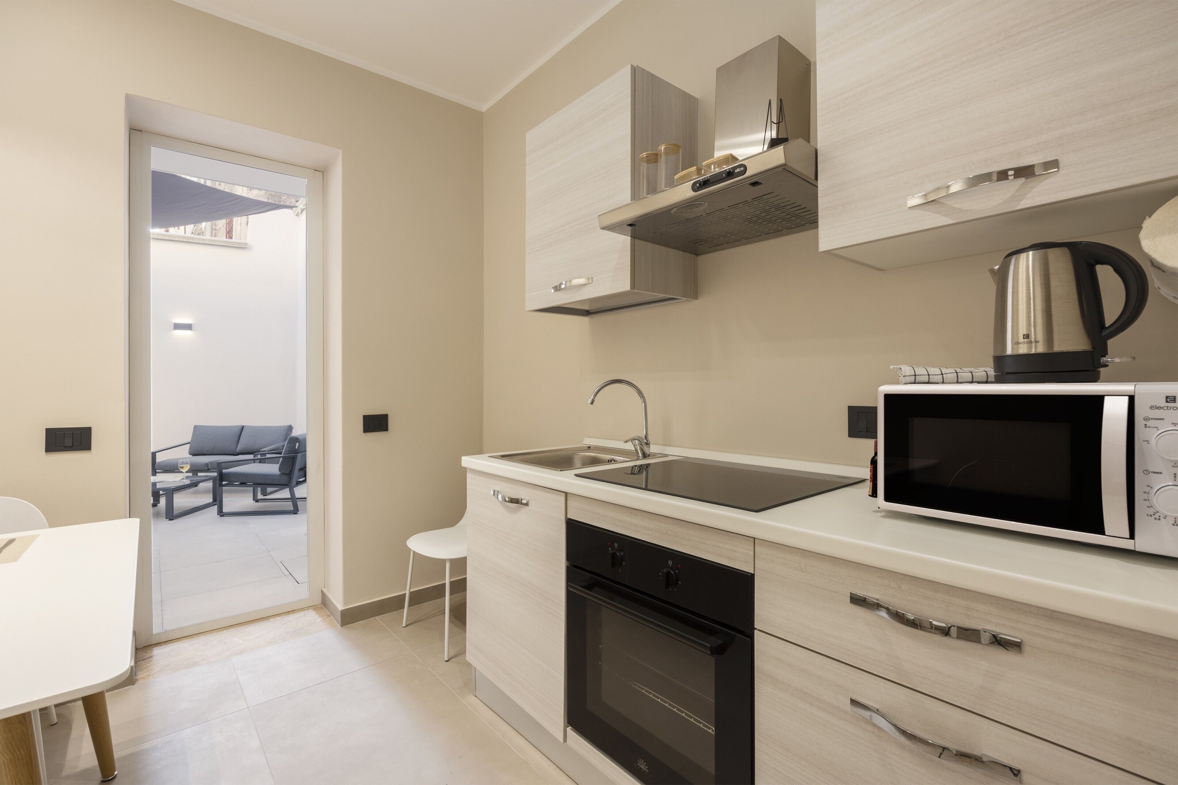 Coffee/tea maker, fridge, microwave, oven