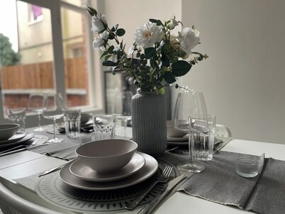 Spacious Flat | Sleeps 7, Pet-Friendly + Parking