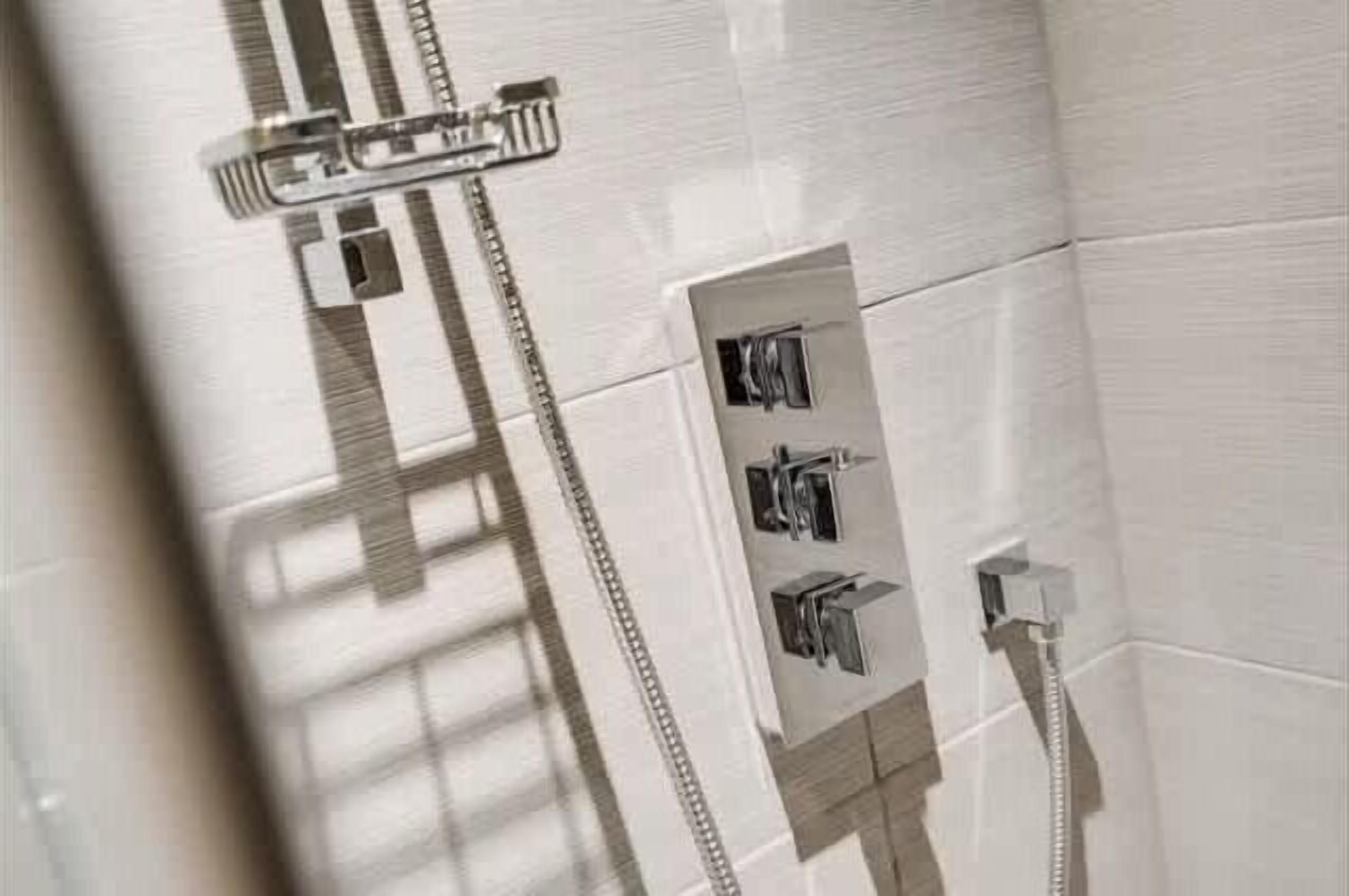 Shower, towels