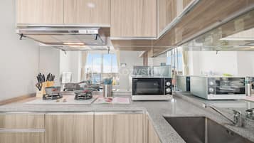 Apartment, 3 Bedrooms, City View | Private kitchen | Full-size fridge, microwave, stovetop, rice cooker