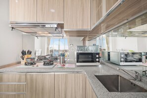 Apartment, 3 Bedrooms, City View | Private kitchen | Full-size fridge, microwave, stovetop, rice cooker