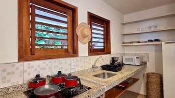 Microwave, stovetop, cookware/dishes/utensils