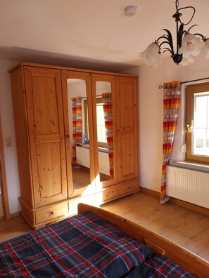 2 bedrooms, WiFi, bed sheets