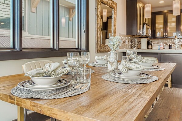 Townhome, 3 Bedrooms | Dining - Tranquil Blackstone Getaway 3 Bedroom Townhouse (Park City)