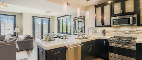 Townhome, 3 Bedrooms | Private kitchen