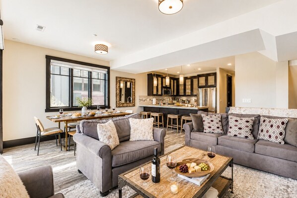 Condo, 3 habitaciones | Interior