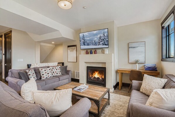 Condo, 3 Bedrooms | Living area | Smart TV - Tranquil Blackstone Getaway 3 Bedroom Townhouse (Park City)