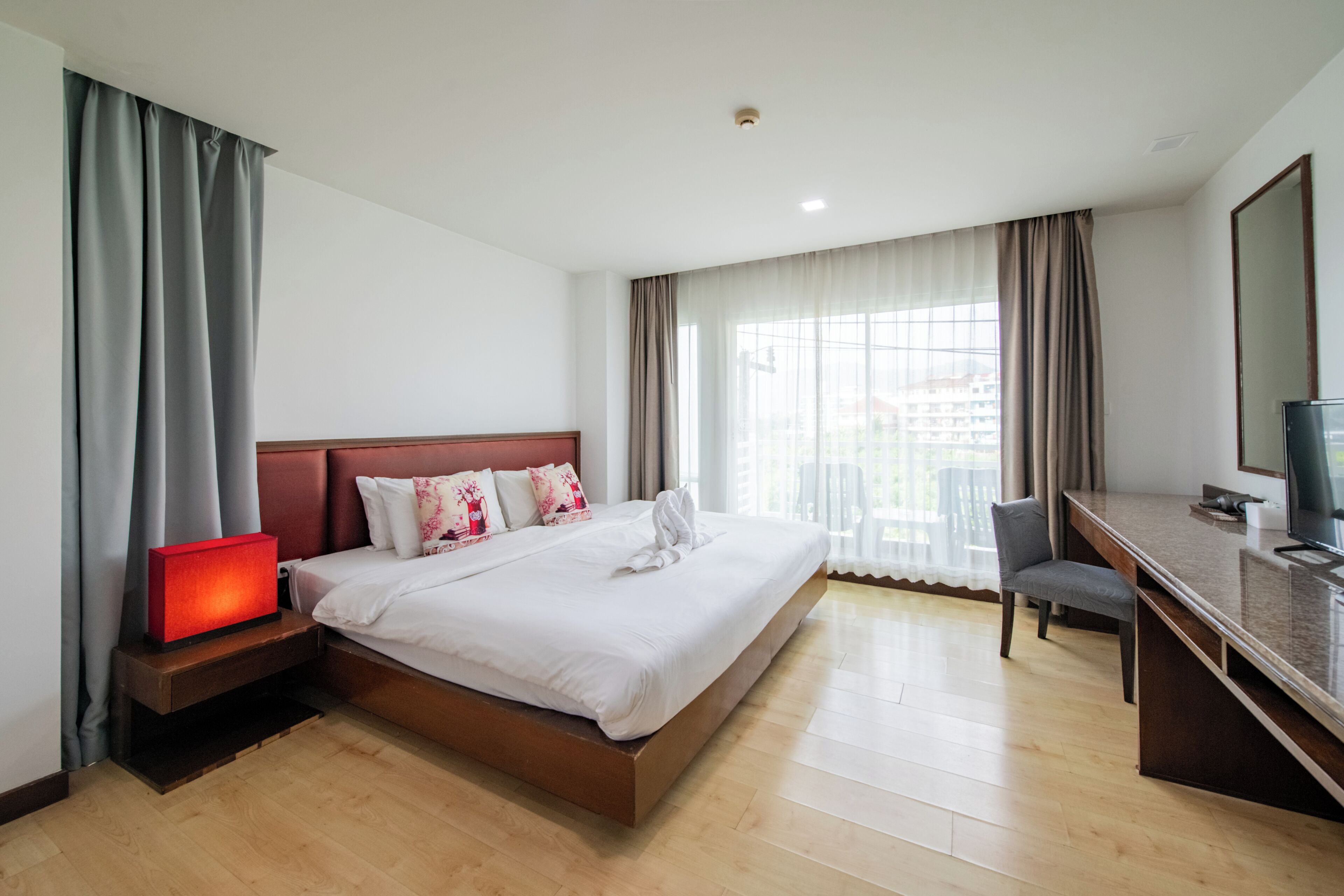Deluxe Room | In-room safe, desk, laptop workspace, blackout curtains